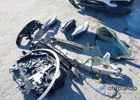 2021 Tesla Model Y Long Range Dual Motor All-Wheel Drive z USA, uszkodzony, nr VIN 5YJYGDEE5MF083071